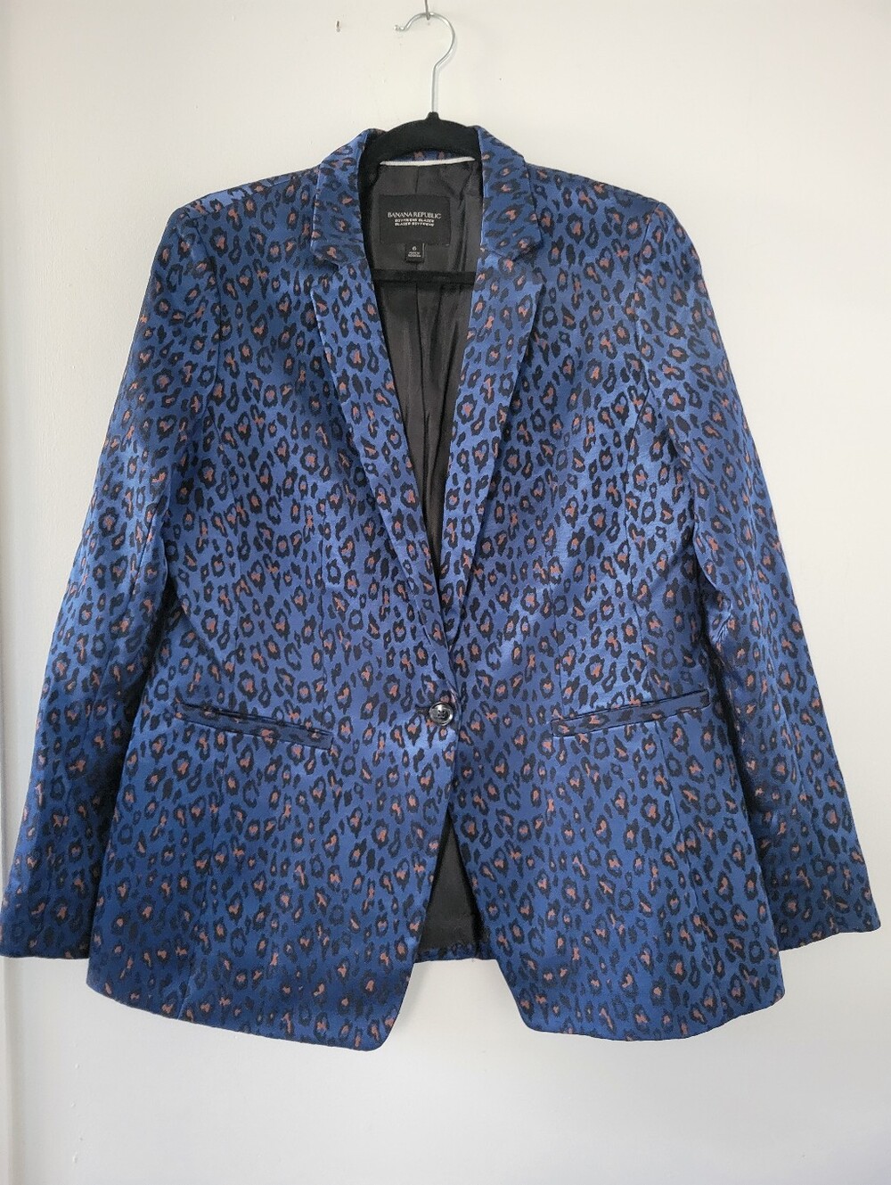 Banana Republic Boyfriend Women’s Blazer Shiny Blue Animal Print Size 6